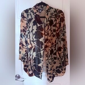 100% Silk  Floral Button-Up Blouse in beautiful organic colour combo. So soft!